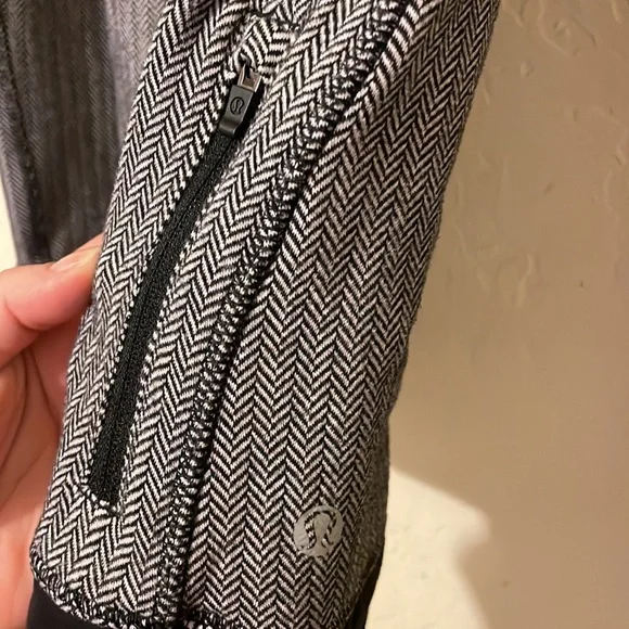 Lululemon pull over hoodie - Picture 3 of 9